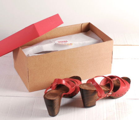 Caja decorada para zapatos